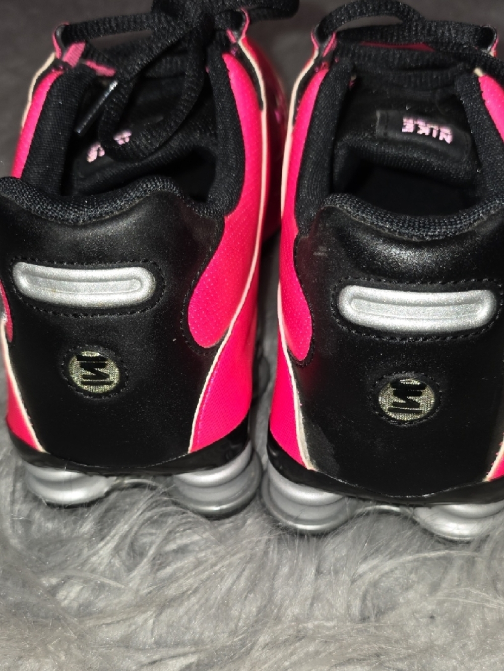 Nike Shox Athletic Shoes Pink and Black-youth - Picture 4 of 5